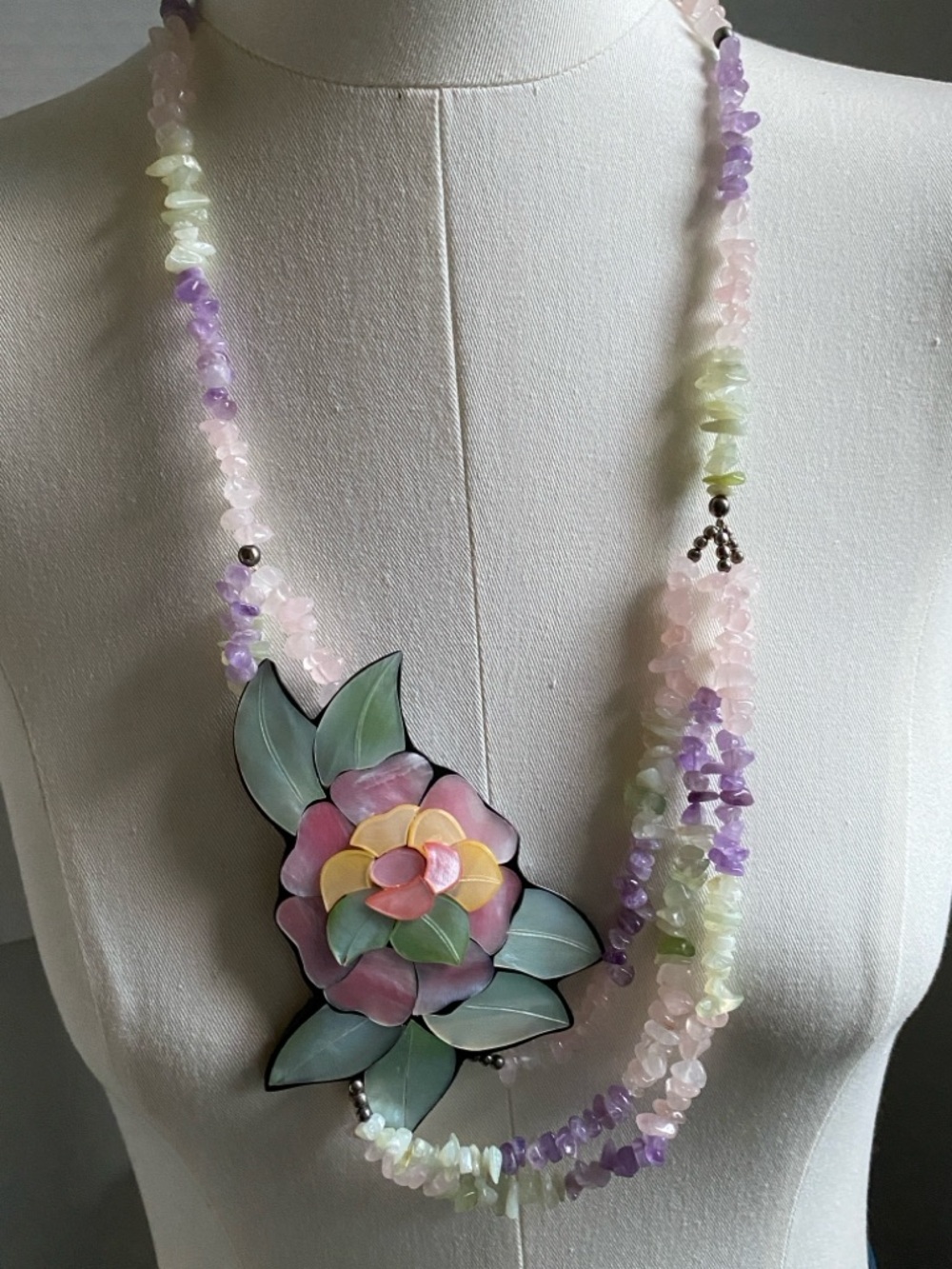 Vtg Lee Sands Mother of Pearl Inlay Flower Necklace with Natural Gemstones - Picture 16 of 16